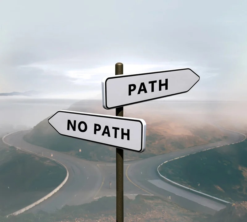 Señal de cruce de caminos con dos carteles: PATH y NO PATH